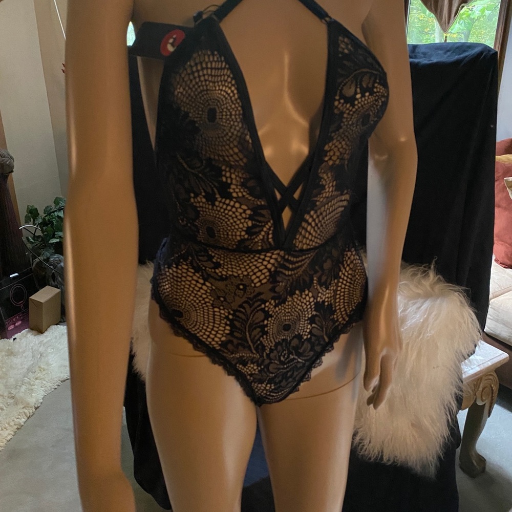 NWT BLACK SEXY ONE PIECE TEDDY.             M-L